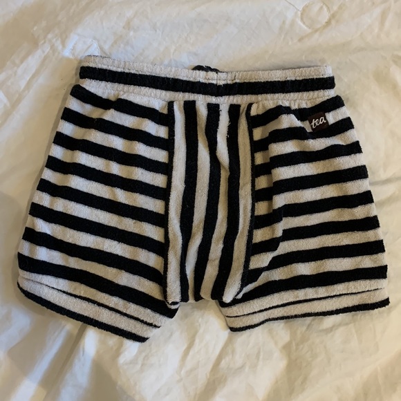 Two pairs of black and white shorts - Picture 6 of 7